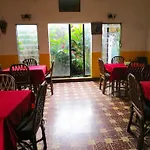 Hostal Tropicana