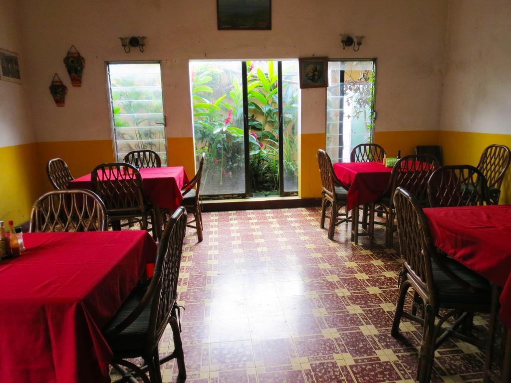 Guest house Tropicana San Salvador