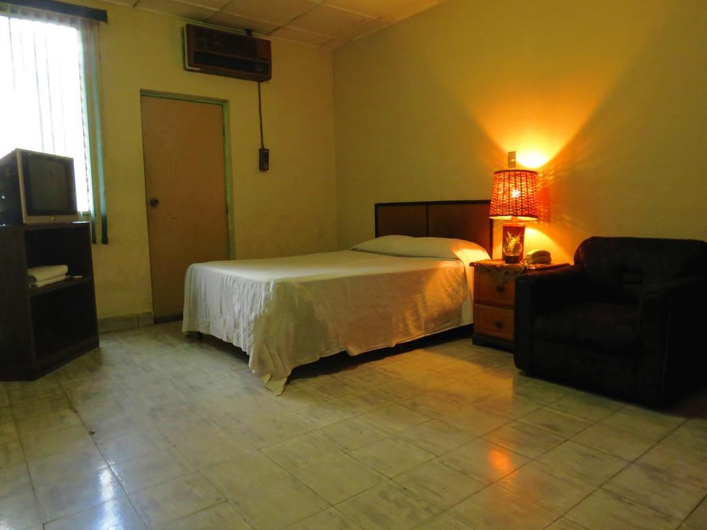 Tropicana Pensión